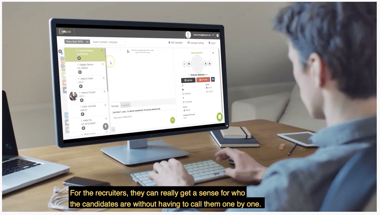 Talkpush 사례 연구 비디오 Recruiter using Talkpush software looking at computer screen